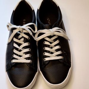 Old Navy Tennis Shoes. Size 7